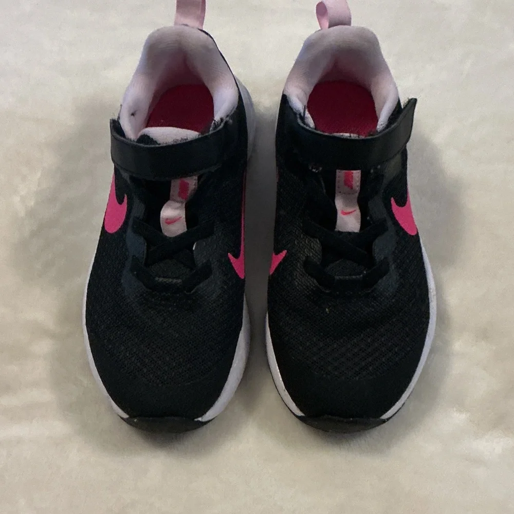 Nike Little Kids Revolution 7